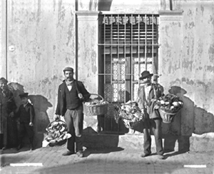 Vendedores de masas y verduras, c.1910.(Archivo General de la Nacin)